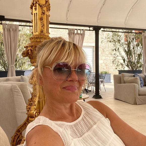 Meet your Posher, Elena - Picture 2 of 2